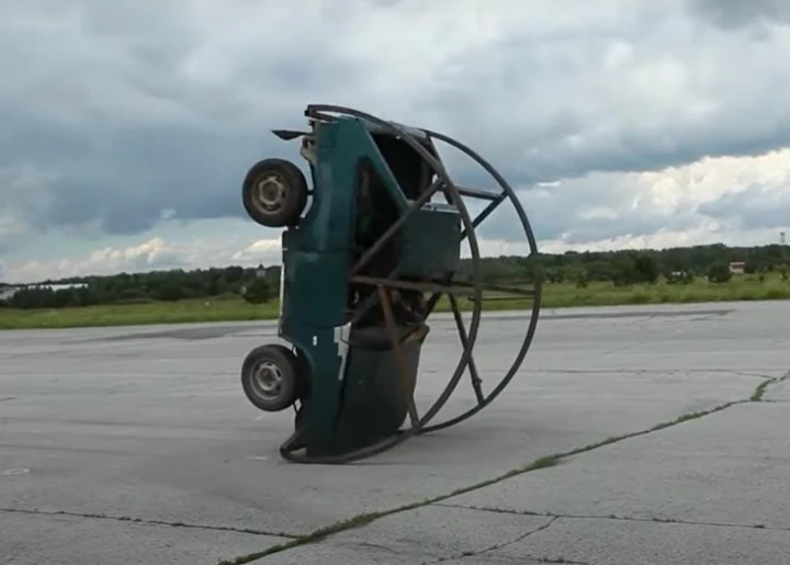 La Lada che fa le capriole esiste e viene dalla Russia [Video]