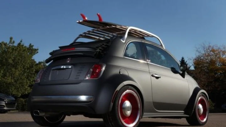 Fiat 500 Beach Cruiser, Dodge Dart Carbon Fire e Charger Juiced
