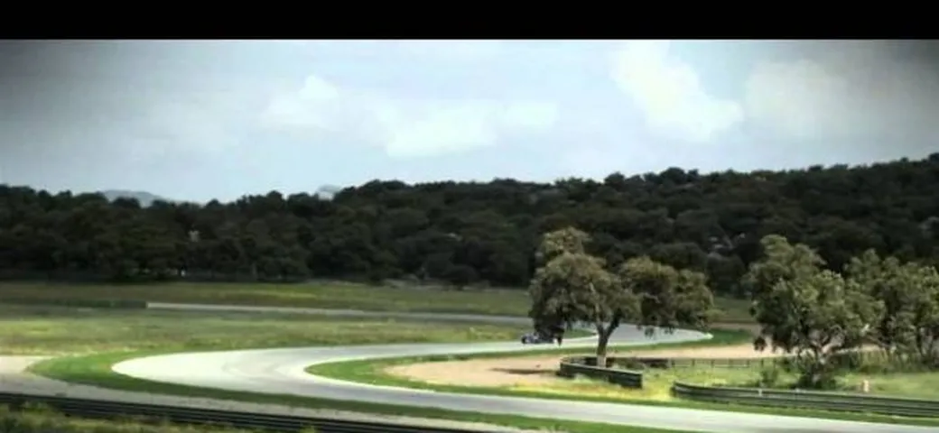 Video: in pista con la Mercedes SLS AMG Roadster