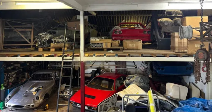 Rare Ferrari sigillate in un magazzino dimenticato: che scoperta