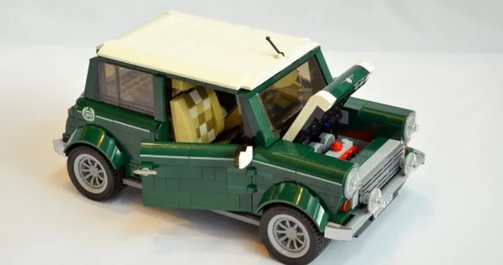 Mini: la generazione originale costruita con i Lego