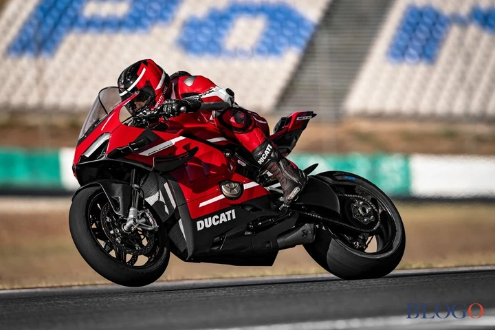 Ducati Panigale Superleggera V4: Alessandro Valia ci porta in pista [Video]