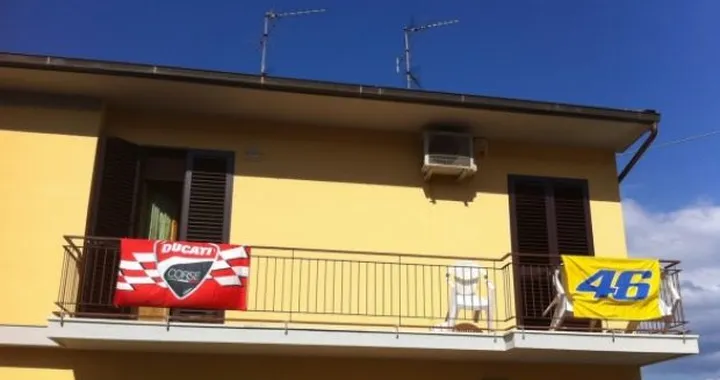 Foto del giorno: Rossi in Rosso