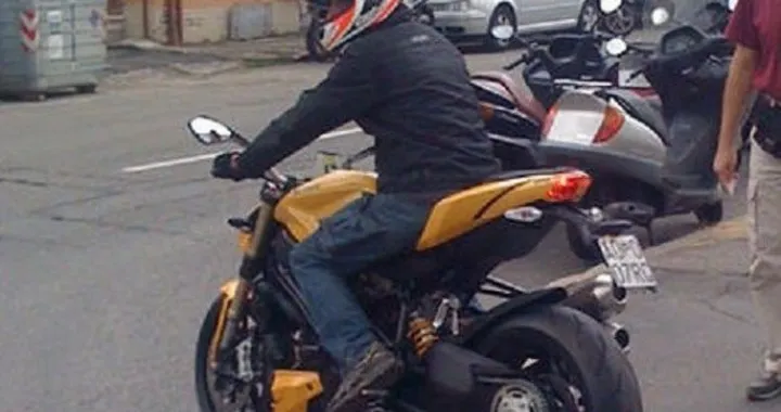 Ducati Streetfighter 848: una foto spia ne conferma l'esistenza