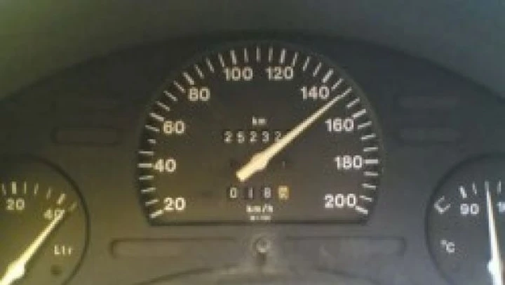 Limite di velocità a 150 Km/h: potrebbe essere presto obbligatorio ; rimandata la norma 