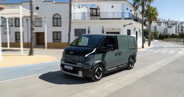 Kia PV5, il van elettrico che sta conquistando l’Europa: oltre 13.000 vendite e un record da Guinness