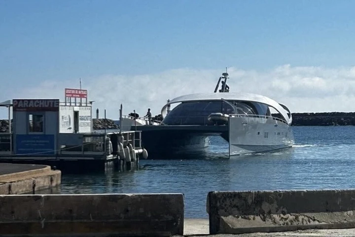Breathe Me, il catamarano futurista che sembra uscito da un film