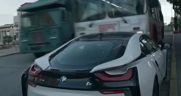 Auto distrutte nei film: ecco i trucchi di Hollywood [Video]