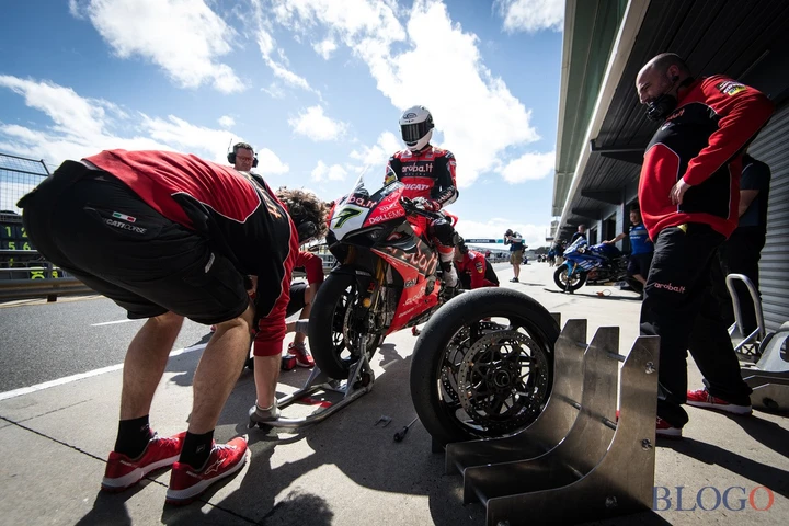 SBK Phillip Island, no al cambio gomma obbligatorio