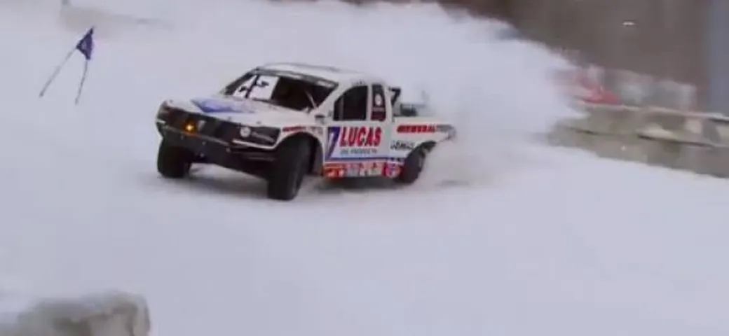 Red Bull Frozen Rush: quando i pick up da corsa gareggiano su una pista da sci