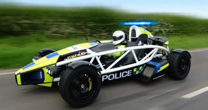Ariel Atom: la 3.5R veste l’uniforme della Polizia