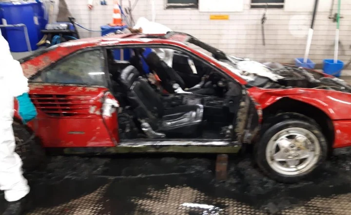 Ferrari: una Mondial viene ripescata in un canale di Amsterdam