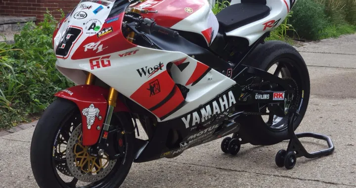 Yamaha R1-7 OW-02: Il restomod che omaggia la leggendaria R7