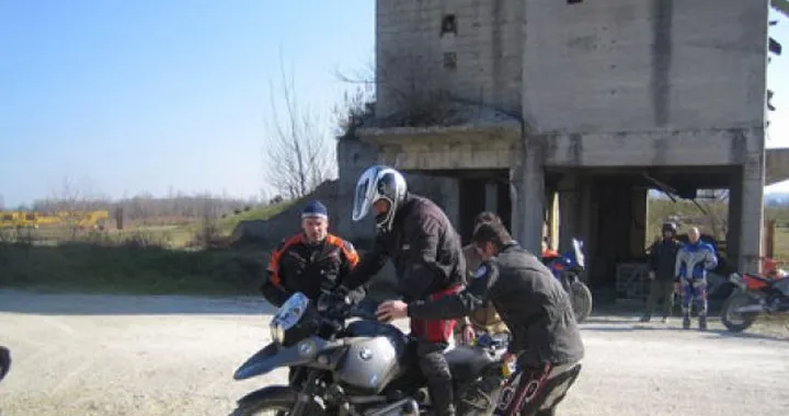 Corso base per Enduro stradali bicilindrici