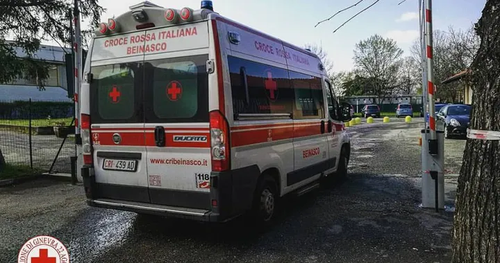 Ambulanza bloccata: assurdo gesto dei tifosi della legalità