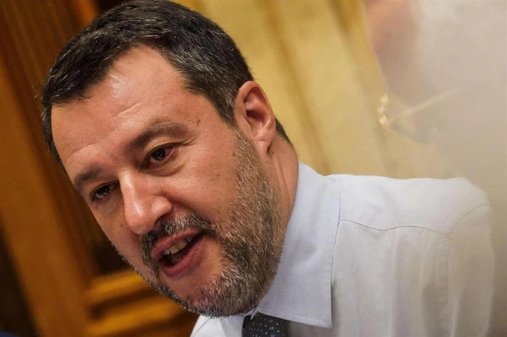 Matteo Salvini: ‘Revoca o sospensione della patente a chi abbandona gli animali domestici sulle strade’