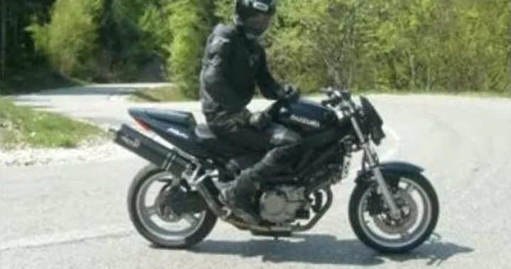 T-Max contro SV 650 il video