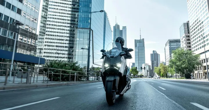 Yamaha XMax 2025: tecnologia e design rivoluzionano la gamma