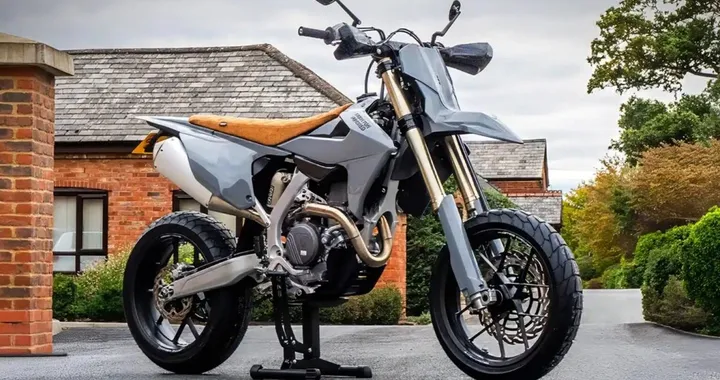 Triumph TF450E Supermoto: l'enduro diventa una belva stradale