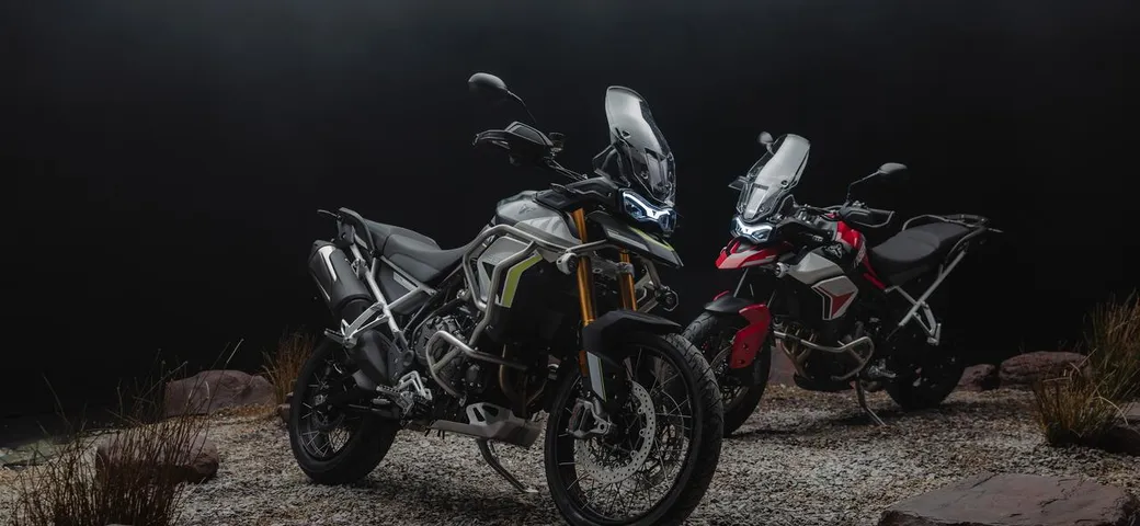 Triumph Tiger 900 Aragón Edition: debuttano due nuovi modelli speciali [FOTO]