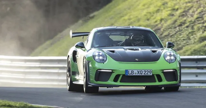 Porsche 911 GT3 RS: giro record al Nurburgring [Video]