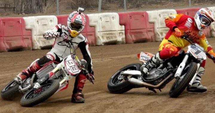 MotoGP: anche Marquez si diverte con il dirt track