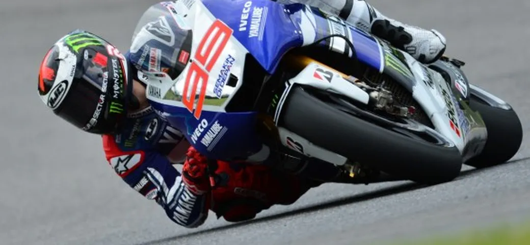 MotoGP, Mugello: duello Lorenzo-Rossi nelle seconde libere, solo spavento per Marquez (VIDEO)