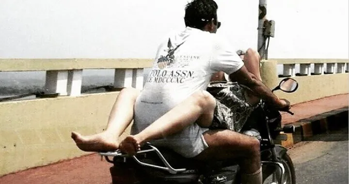 Fanno sess0 in moto, multati!