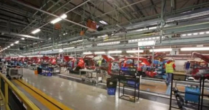 Nissan: 400 assunzioni nello stabilimento inglese di Sunderland. Toyota licenzia 750 dipendenti