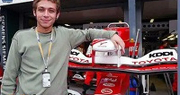 Valentino Rossi firma con la McLaren Mercedes?