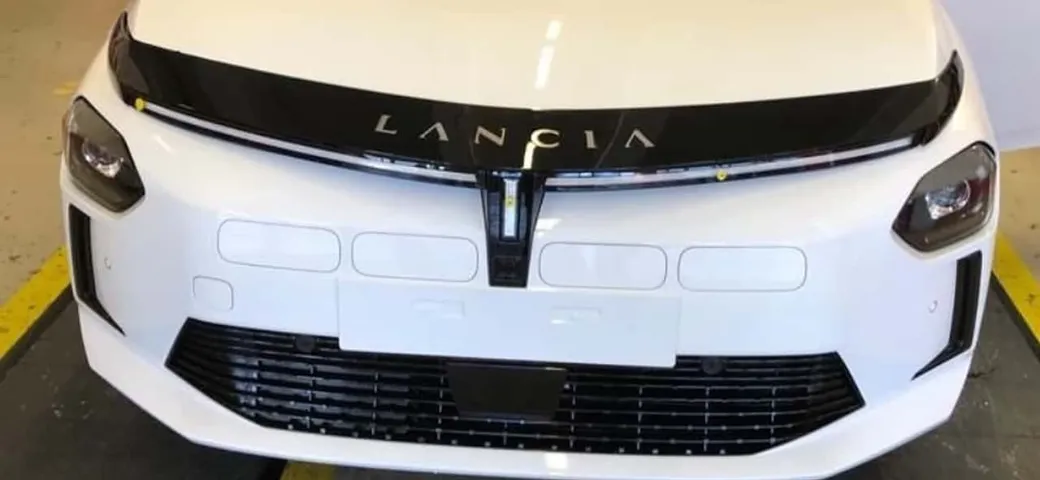 Nuova Lancia Ypsilon: nuove immagini mostrano ulteriori dettagli del modello [FOTO LEAKED]