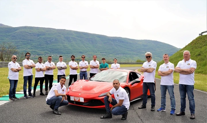 Una Ferrari F8 da Roma a Capo Nord per battere Google Maps: alla ricerca del record