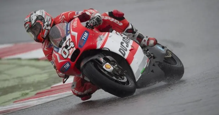 MotoGP Misano 2014: Andrea Dovizioso si impone nelle FP2 bagnate su Pedrosa, Marquez e Petrucci; Rossi 10° [FOTO]