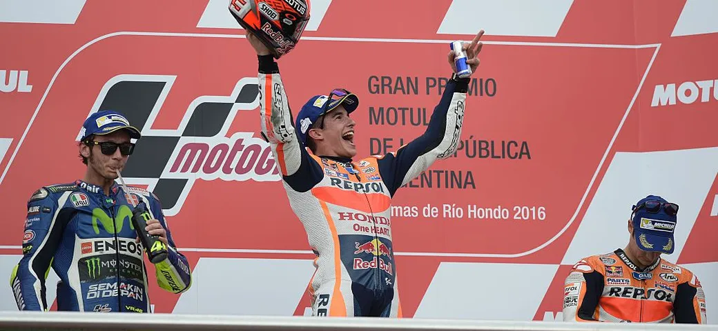 MotoGP Argentina 2016: Marquez vince su Rossi, suicidio Ducati all'ultima curva