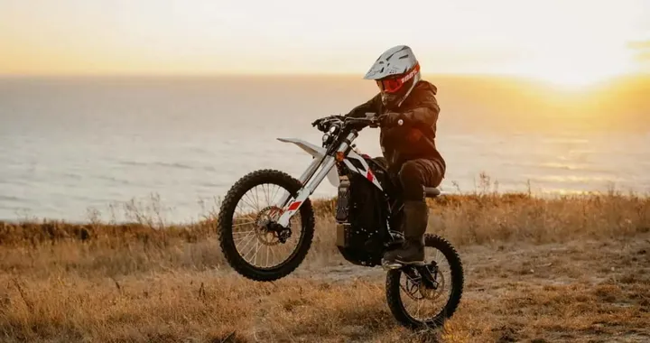 Moto elettriche, la rivoluzione continua: i giovani stanno cambiando il mercato
