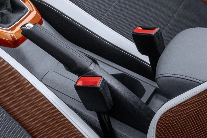 Freno a mano elettrico o manuale? Vantaggi, rischi e costi