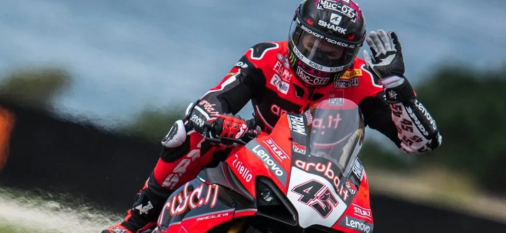 SBK Australia: Redding stacca tutti nel Day-1