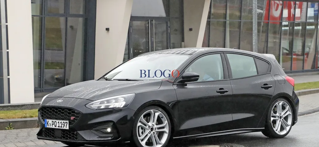 Ford Focus ST: foto spia senza veli