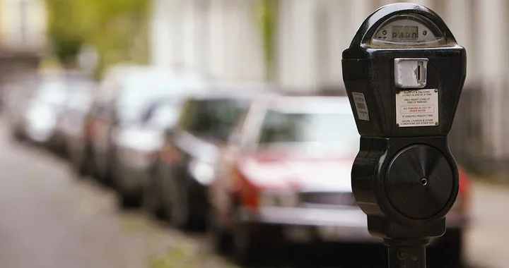 Parcheggio a pagamento: multa nulla se il ticket non è esposto