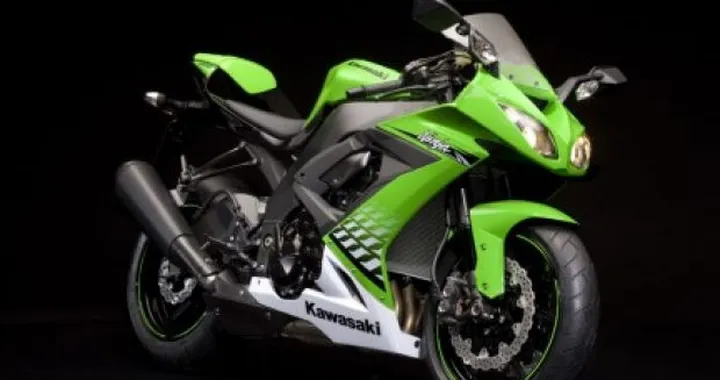Anteprima Kawasaki Ninja ZX-10R 2010: la Ninja affila le armi