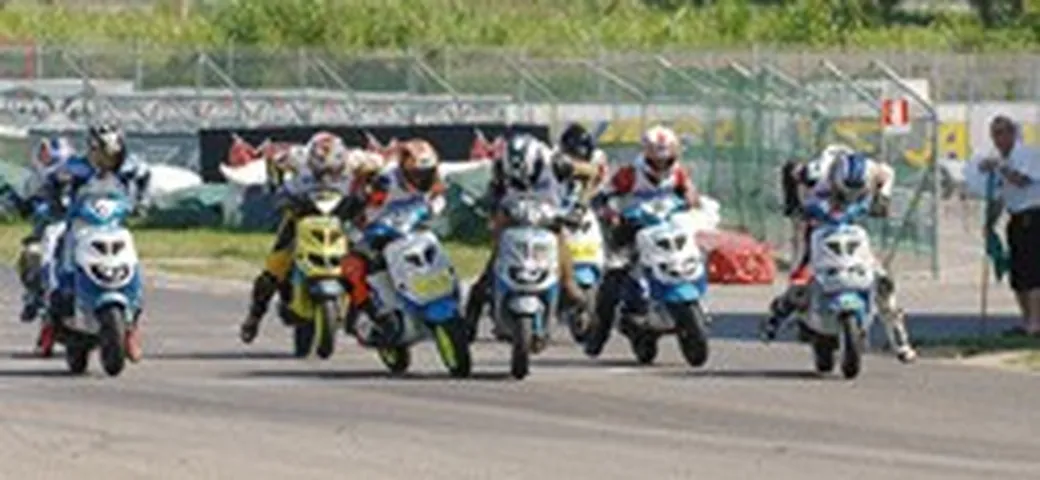 Gare clandestine con gli scooter