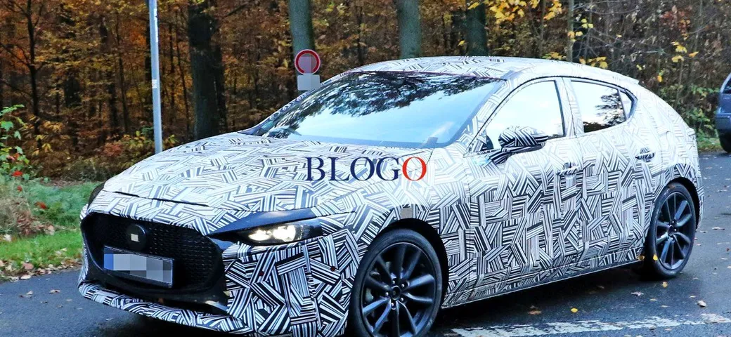 Nuova Mazda 3: le foto spia su strada della 5 porte giapponese