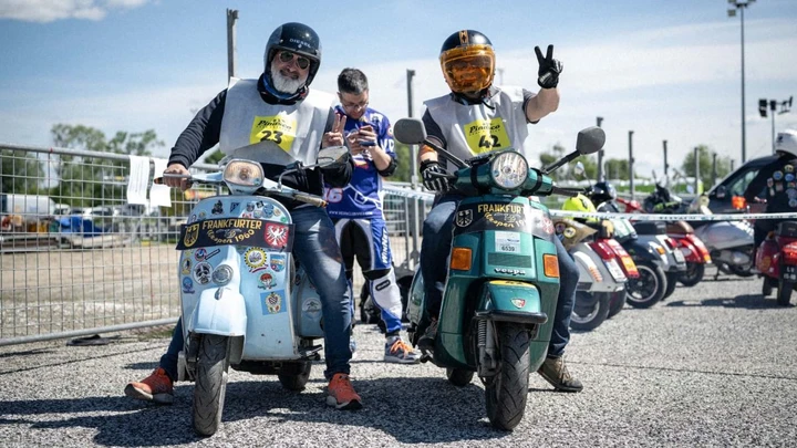 Vespa celebra 80esimo anniversario al Goodwood Revival e a Roma