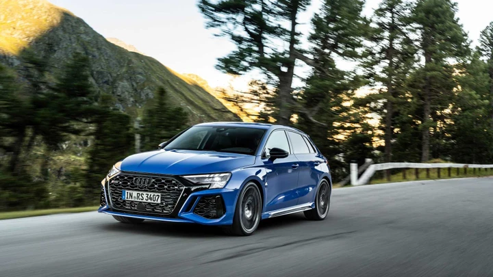 Audi RS3 performance edition: svelata la compatta da 300 km/h