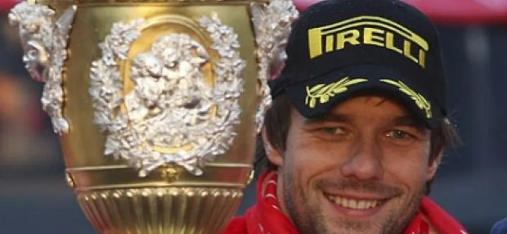 Sébastien Loeb riceve la Legion d'Onore in Francia