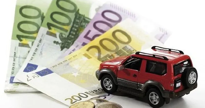 Mantenere l'auto costa agli italiani il 20% del reddito
