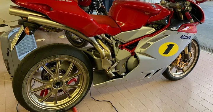 MV Agusta F4 Ago: in vendita l'esemplare appartenuto ad Agostini. Il prezzo? Spaventoso!