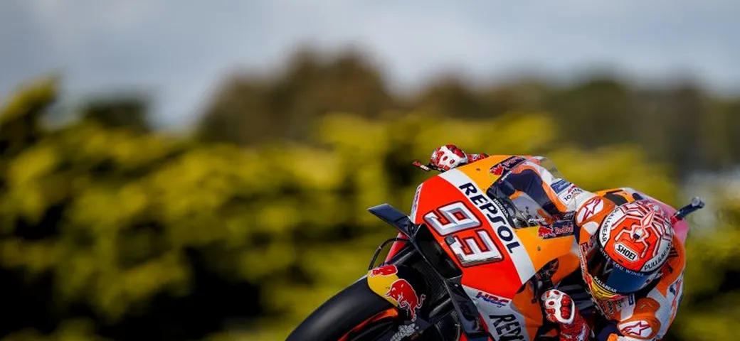 MotoGP: Marquez, quinta pole consecutiva in Australia! 4° Iannone. Terza fila tricolore con Rossi, Petrucci, Dovi