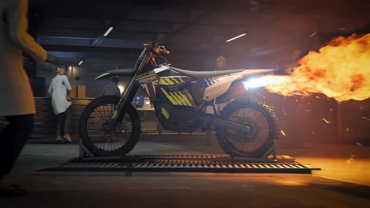 007 First Light: ecco perché la nuova Triumph avrà un lanciafiamme