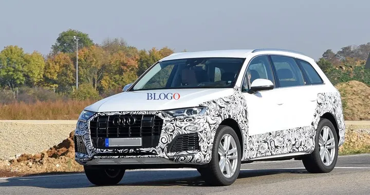 Audi Q7: foto spia su strada del restyling